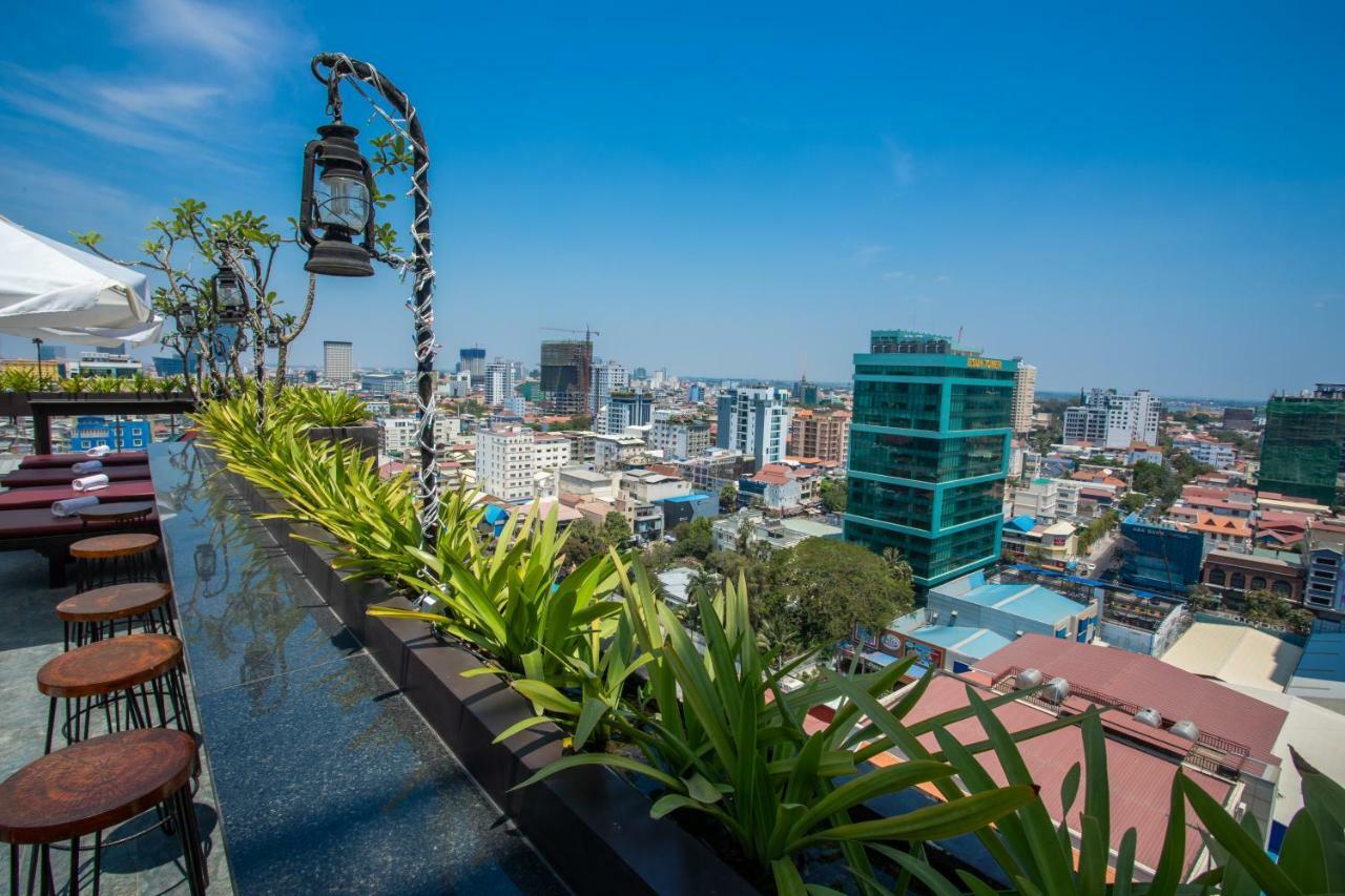 V Hotel Phnom Penh Exterior foto