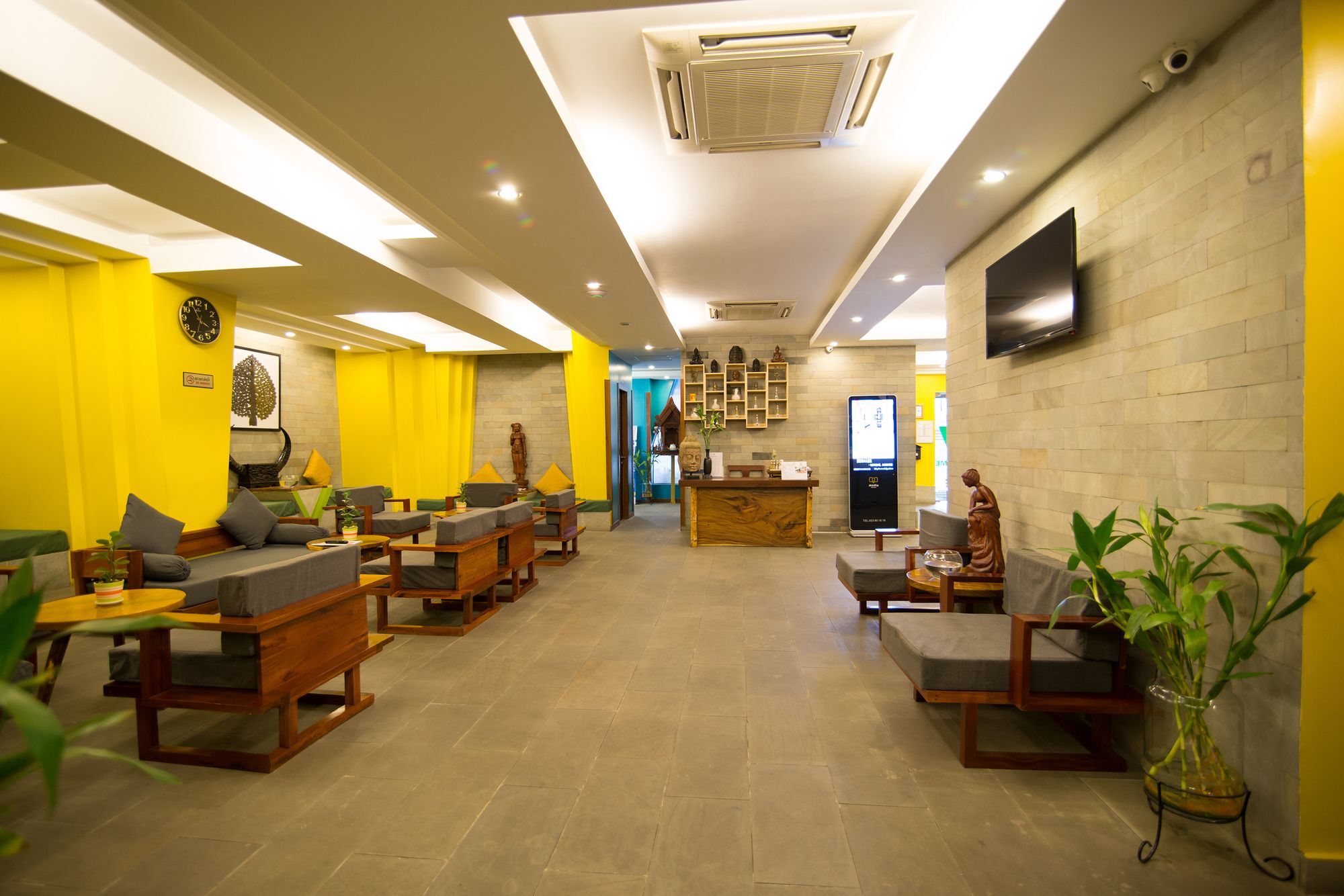 V Hotel Phnom Penh Exterior foto