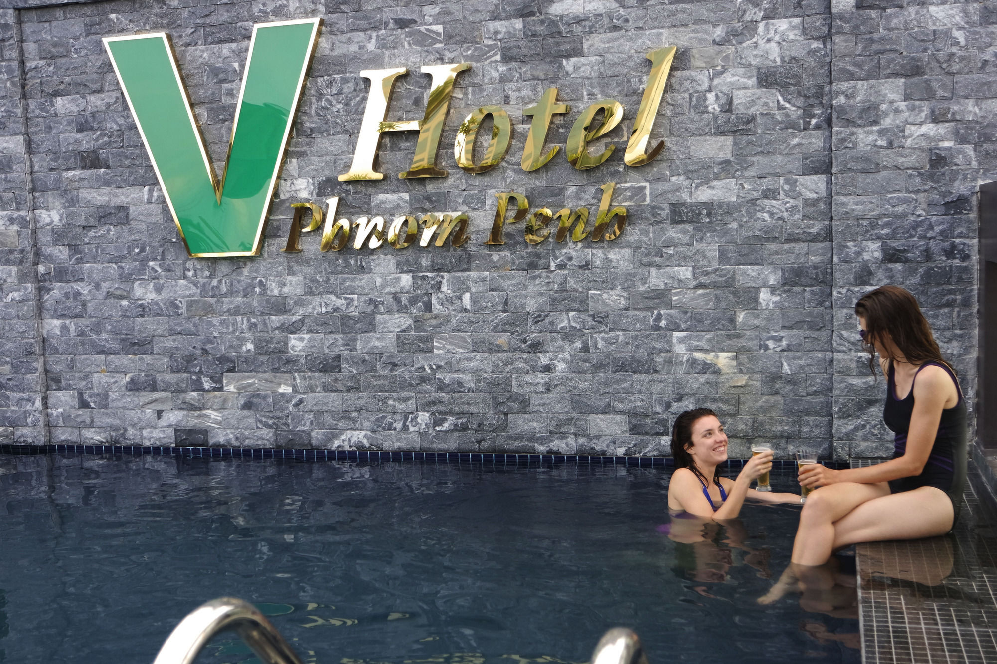V Hotel Phnom Penh Exterior foto