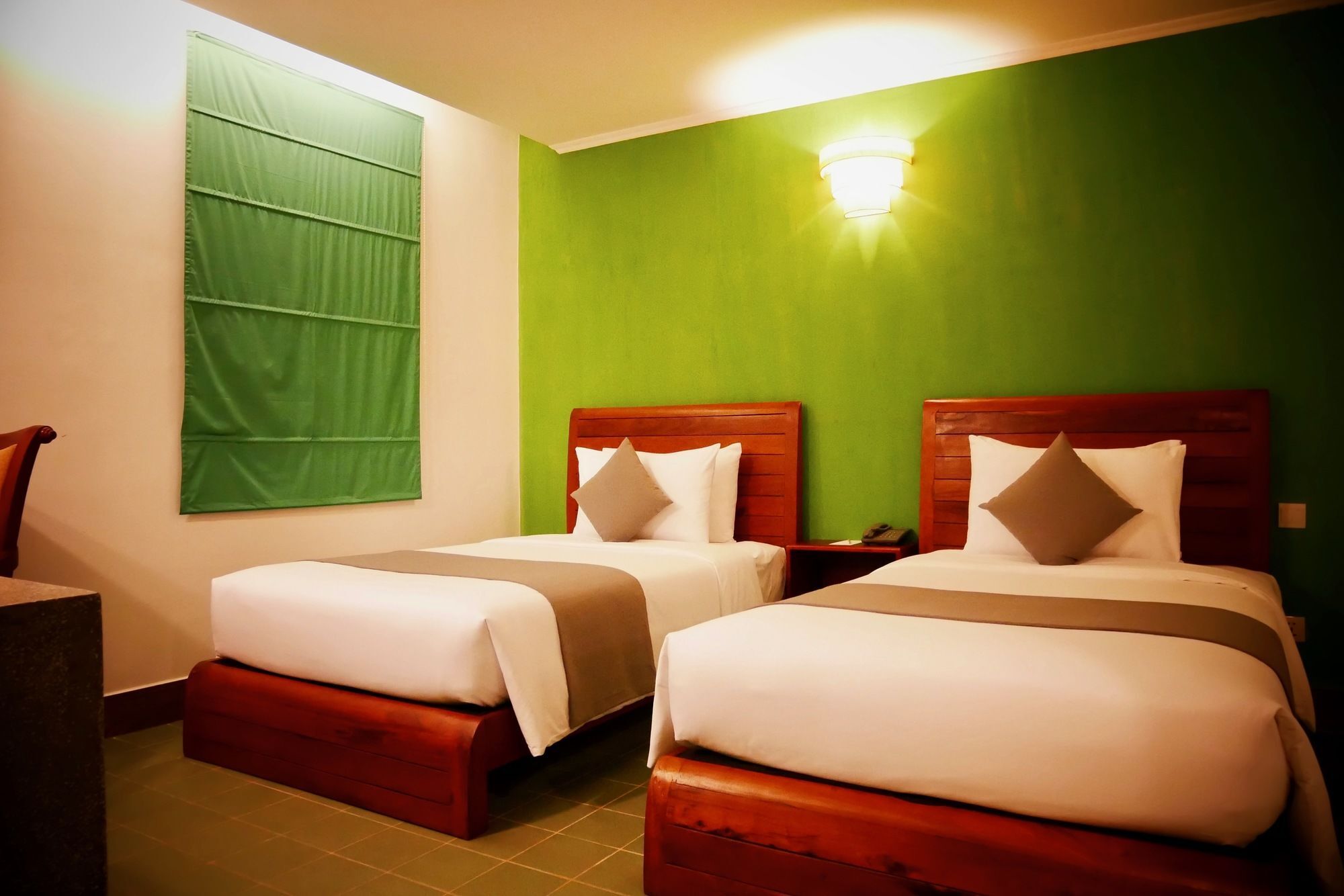V Hotel Phnom Penh Exterior foto
