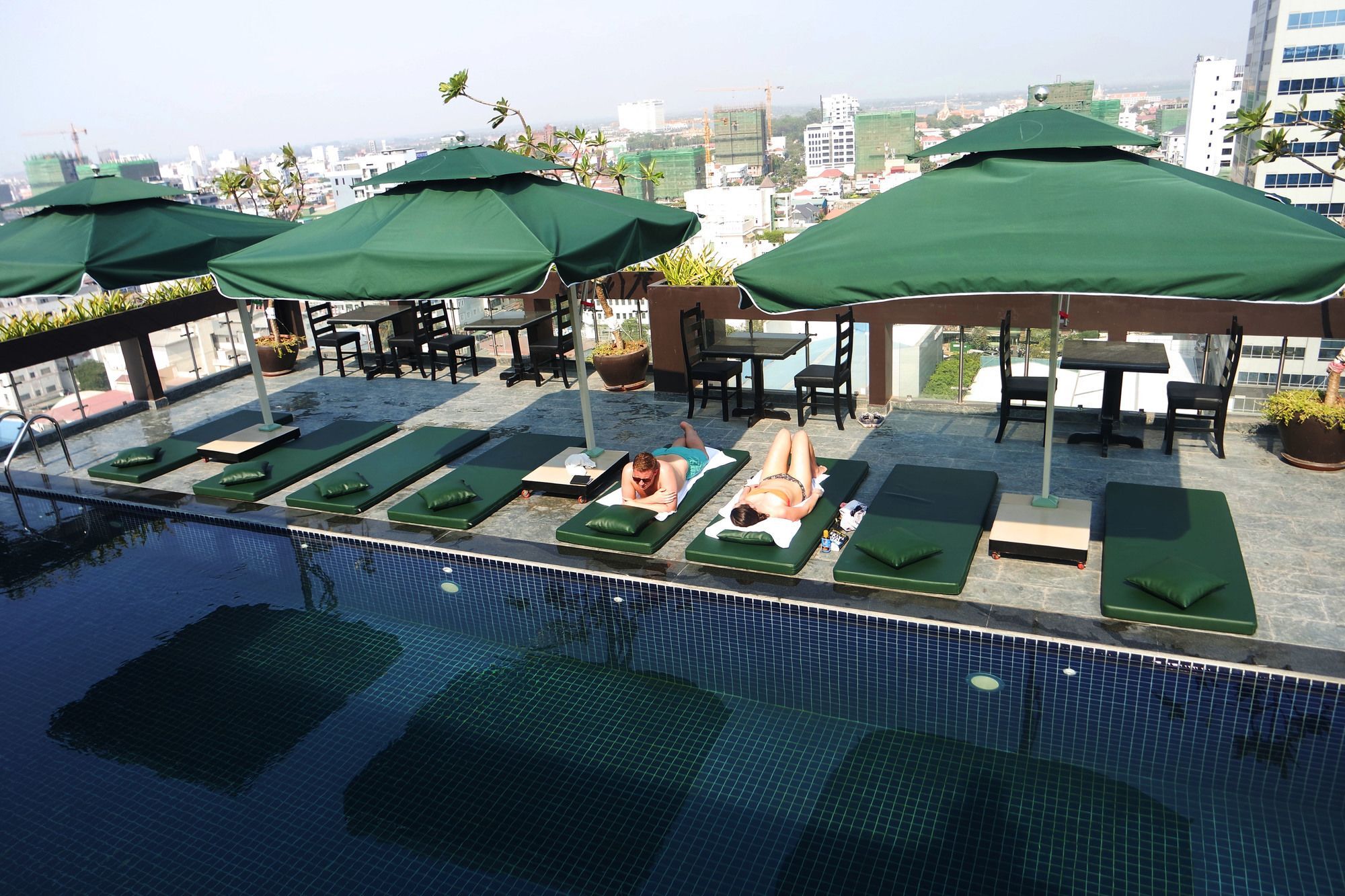 V Hotel Phnom Penh Exterior foto
